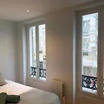 Bright & Stylish Stay | Batignolles Paris
